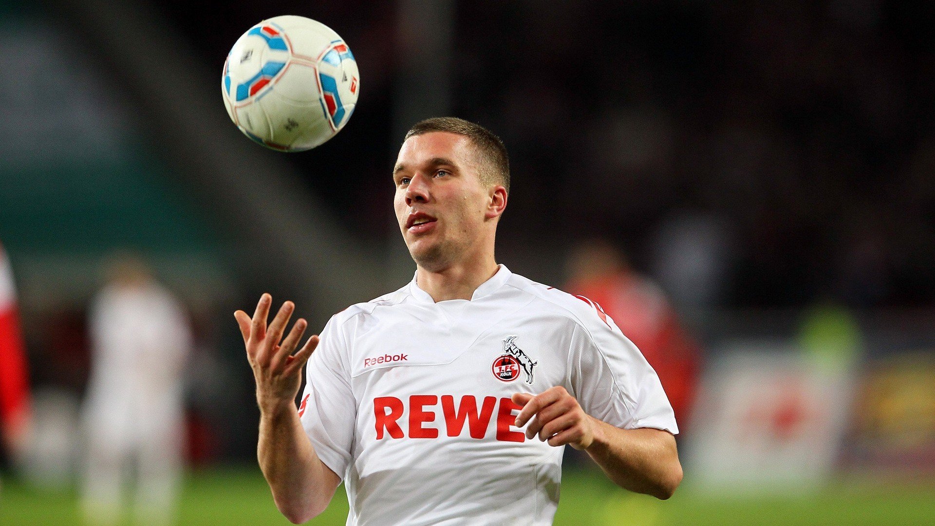 凯恩考虑巴萨:15场轰22球违约金6500万!明年接班莱万,巴萨输凯尔特人