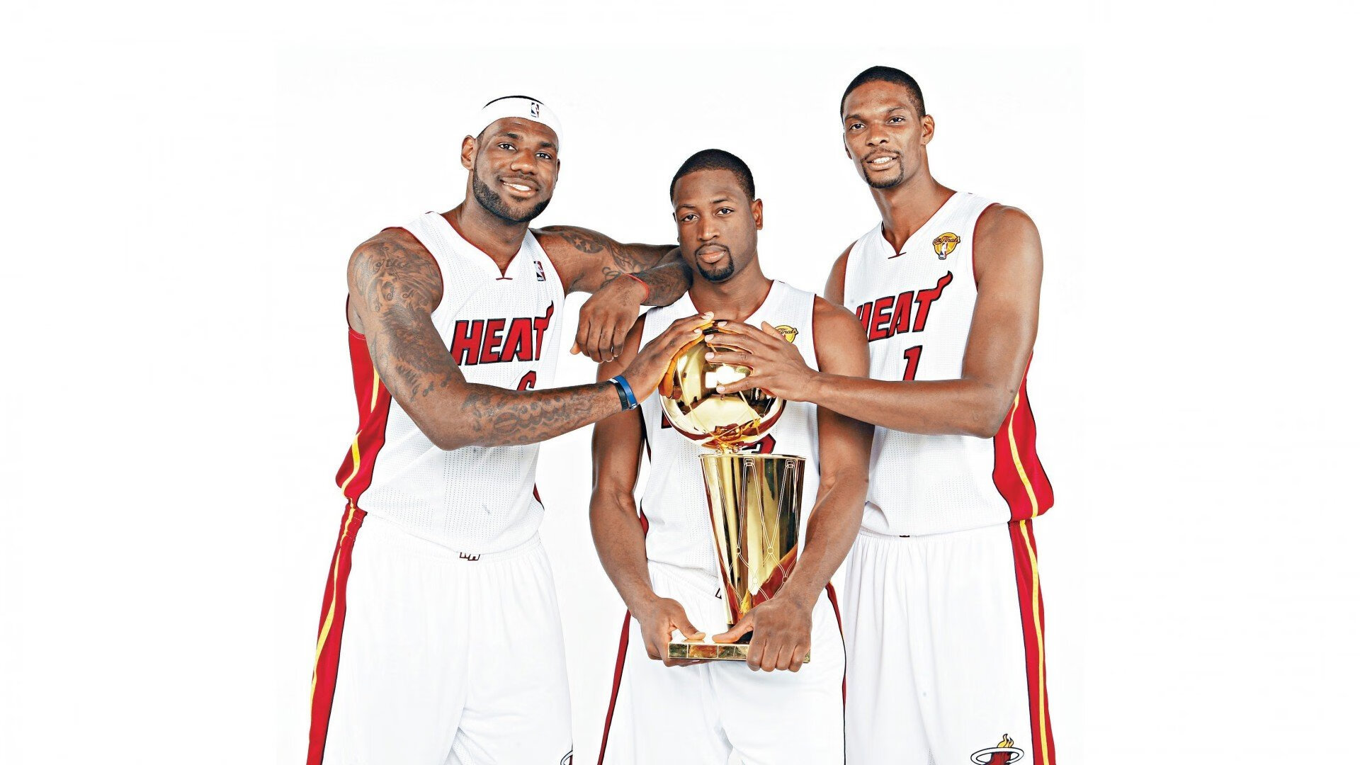 詹皇缺阵，湖人反倒“起飞”？1.3亿美金砸出新天地